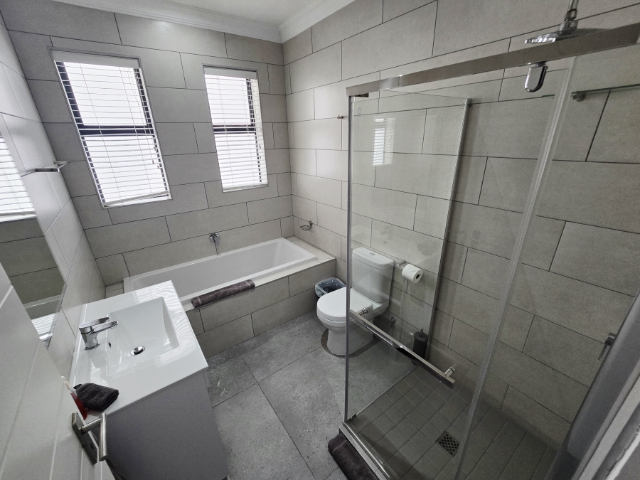 4 Bedroom Property for Sale in Kleinkrantz Western Cape